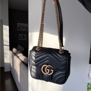 Source Unknown Black Quilted Crossbody Bag with Gold Chain